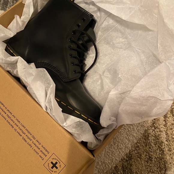 Dr Martens new in box 
Boots 
Black lace up 
Size 9 men’s 
Original price 172$ - Picture 8 of 10